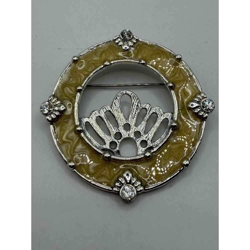 VINTAGE DANECRAFT SILVER TONE ROUND ENAMEL PHOTO FRAMEā DECORATIVE BROOCH PIN